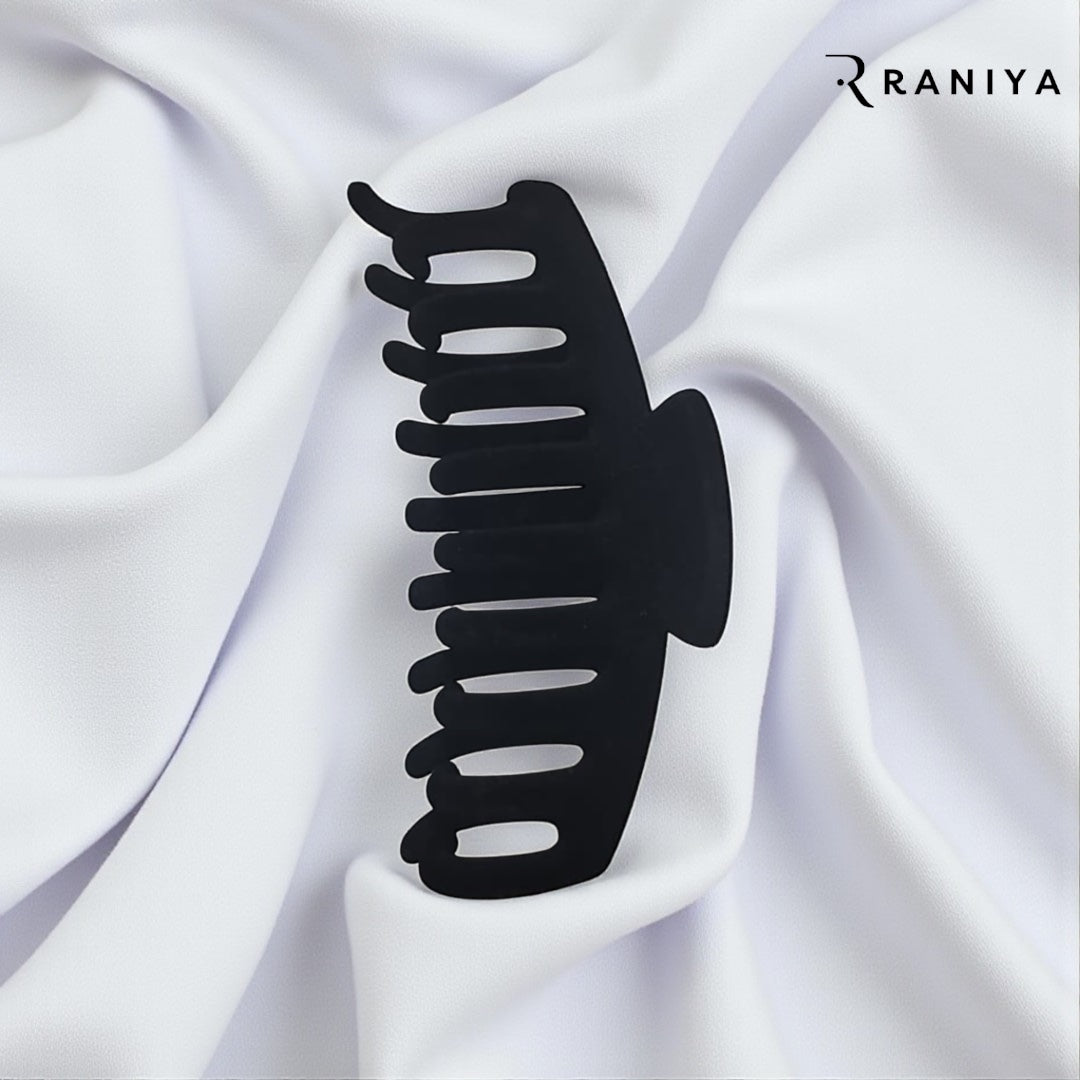 Raniya Black claw hair clip