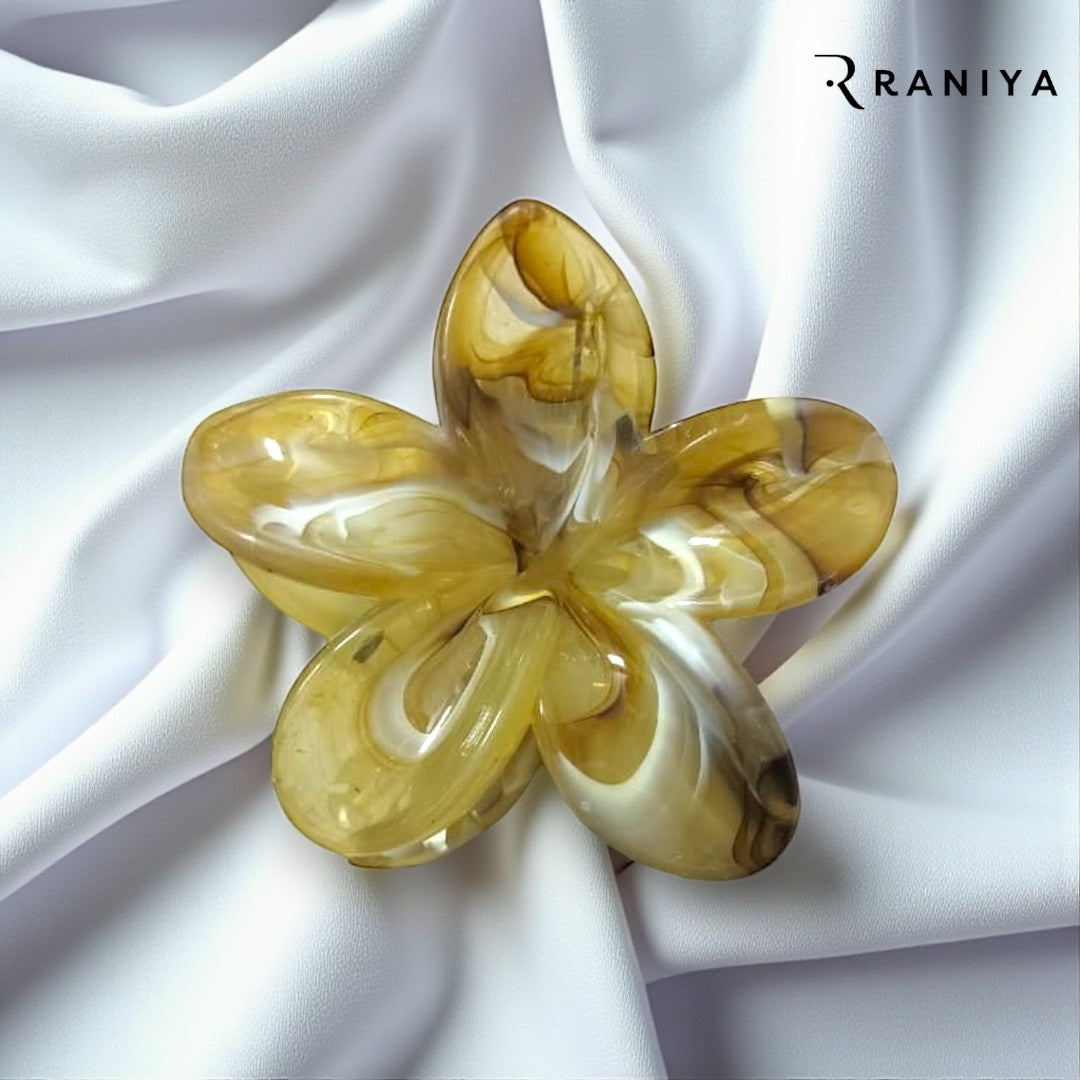 Raniya Pine Yellow floral clip