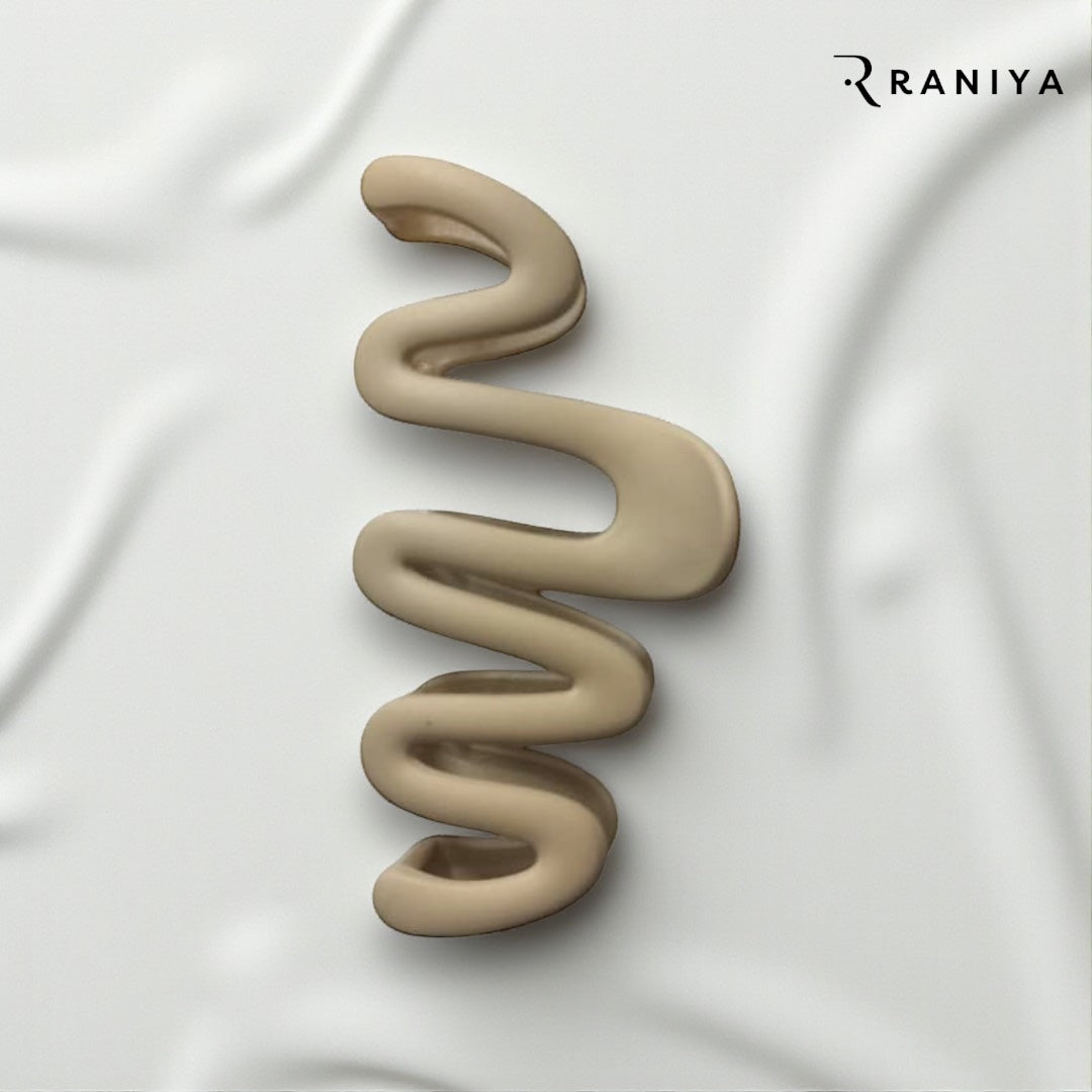 Raniya Wavy Matte Cream Hair Claw Clip
