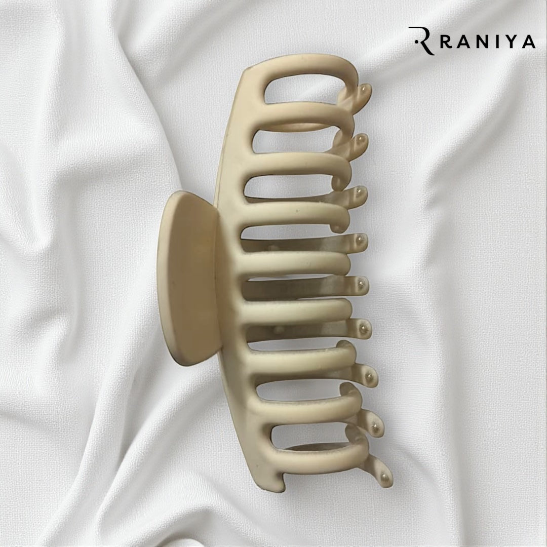 Raniya Cream Claw Hair Clip