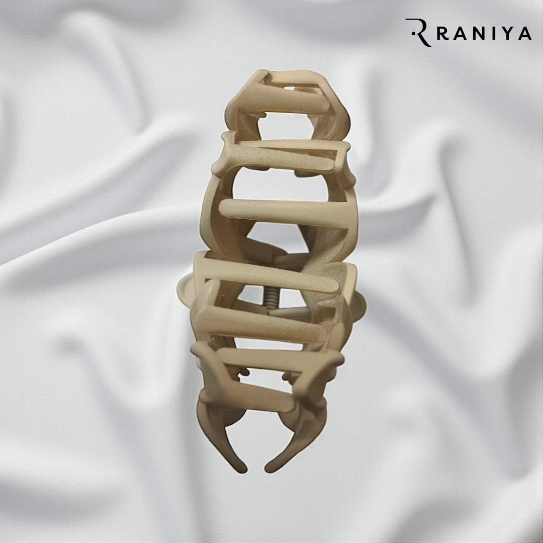 Raniya Triple Flower Cream Hair Clip