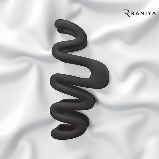 Raniya Wavy Matte Black Hair Claw Clip