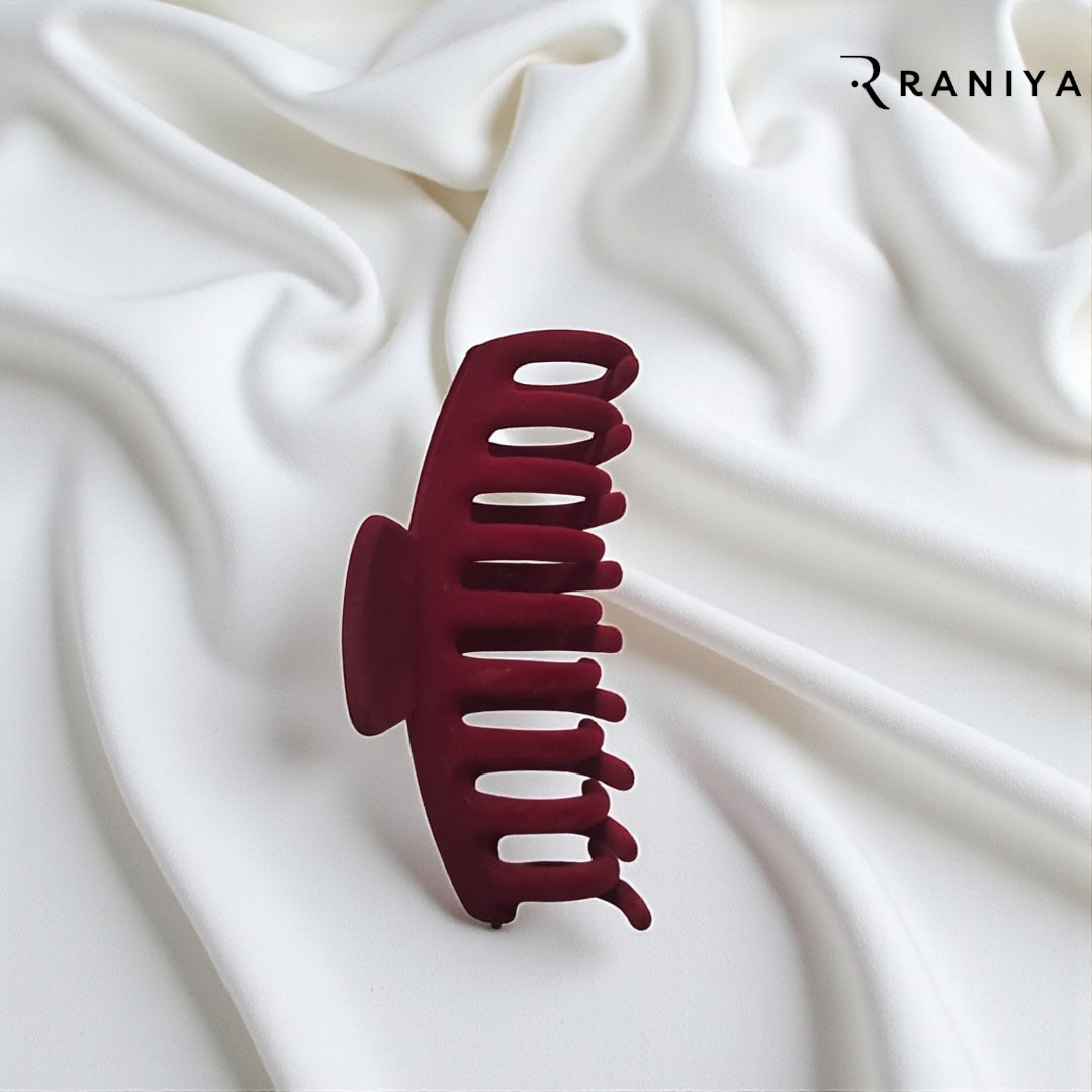 Raniya Maroon claw hair clip