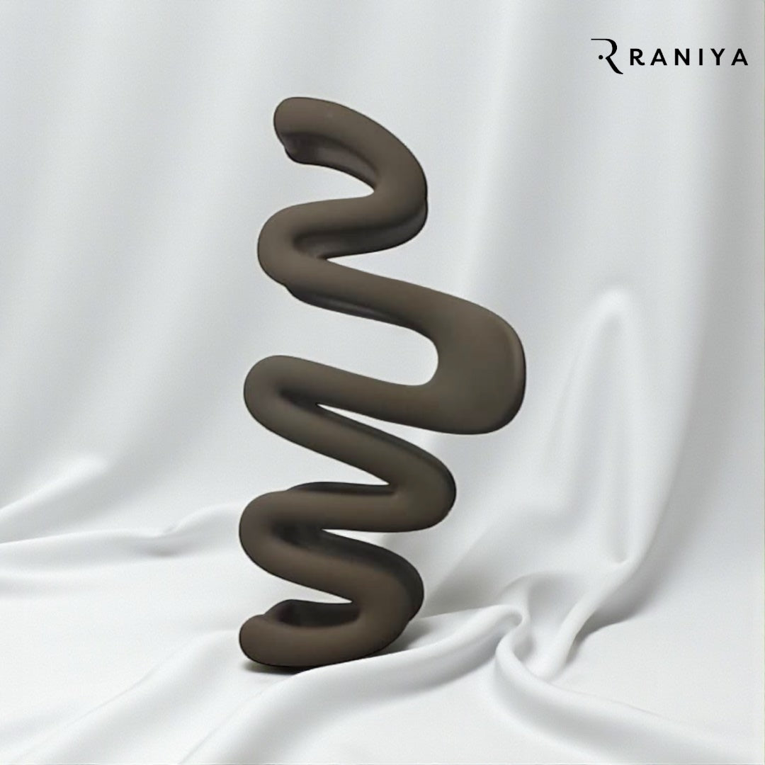 Raniya Wavy Matte Brown Hair Claw Clip