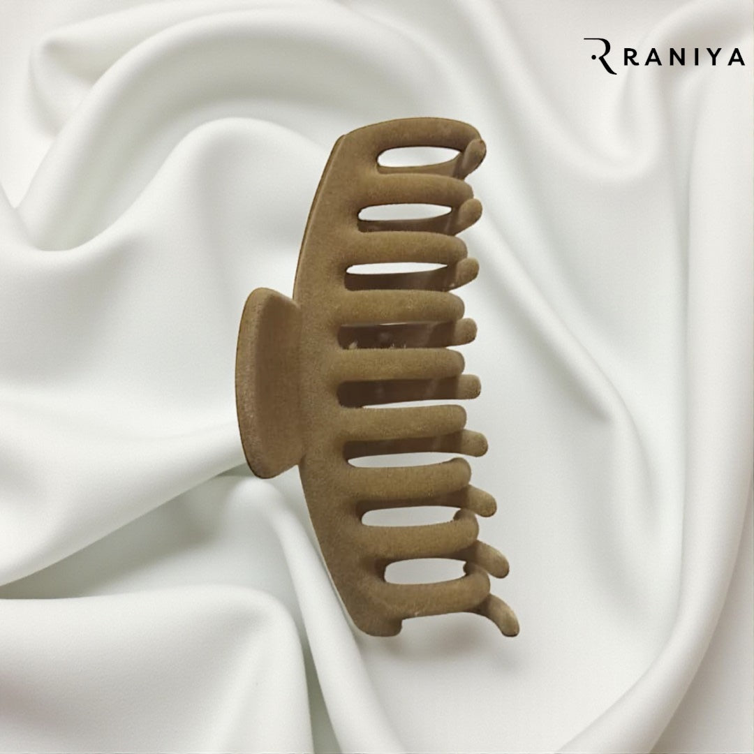 Raniya Carmel claw hair clip